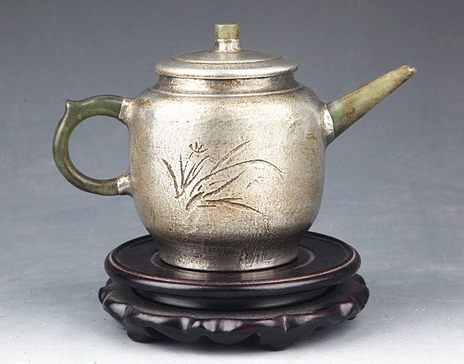 A HAND CARVING TIN COVERED TEA POT BY WU YUN GEN: Qing Dynasty, H:4.5 in×W:6.89 in