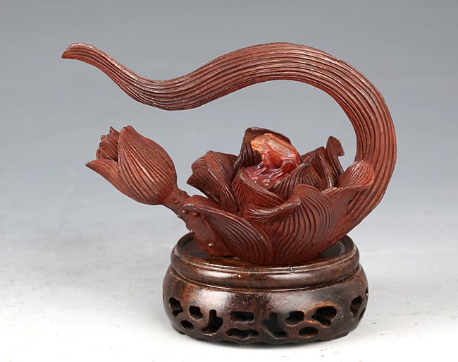 A RARE AND SMALL FINELY MADE CRYSTAL TEAPOT: 20th Century, H:2.5 in×W:3.75 in