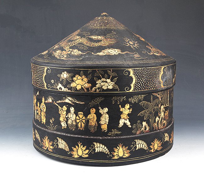 A FINELY CHILDREN PAINTED MONGOLIAN BOX: 20th Century, H:13.5in x D:13.5in