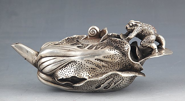 A WELL DESIGNED LOTUS SHAPED BRONZE TEA POT: 20th Century, L:9.0 in×H:3.8 in