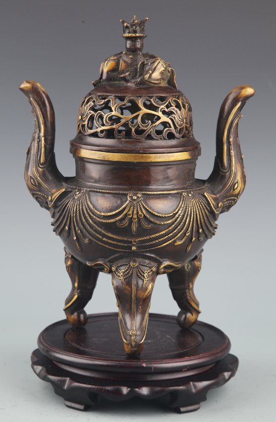 A FINELY CARVED TRIPOD BRONZE AROMATHERAPY: Ming Dynasty, H:11.00 in×W:8.00 in