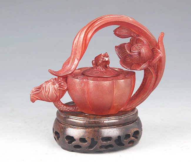 A RARE AND SMALL FINELY MADE CRYSTAL TEAPOT: 20th Century, H:2.75 in×W:4.0 in