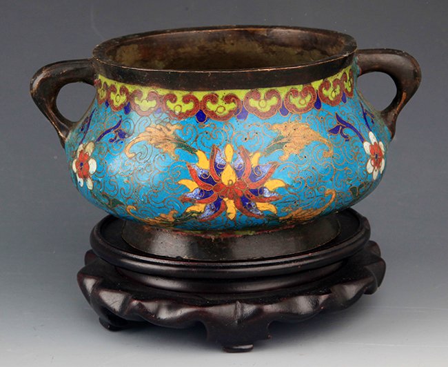 A FINELY CARVED CLOISONNÉ ENAMEL DOUBLE EAR CENSER: Ming Dynasty, Yong Le, H:3.3in X W:7.0in X D:4.0in