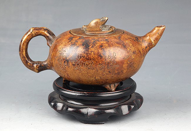 A FINE BRONZE TEA POT: Republic Period, L:6.25in x H:3.0in