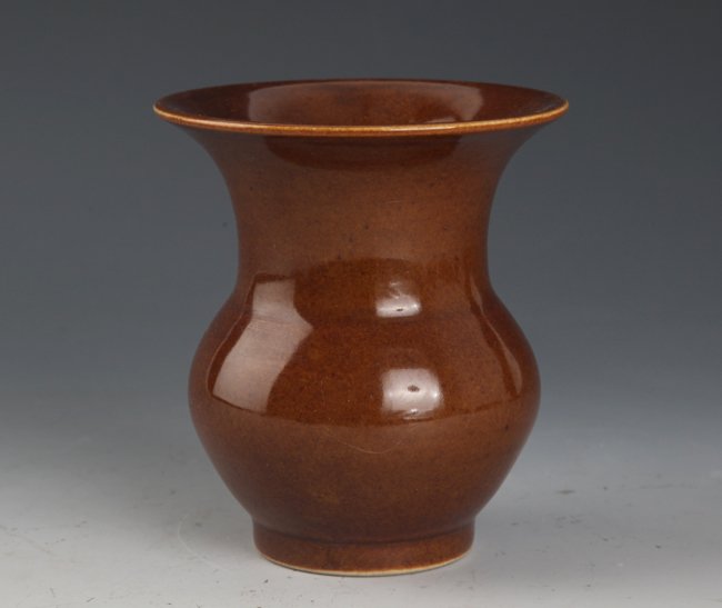 A FINELY DARK RED COLOR PAINTED PORCELAIN JAR: Ming Dynasty, H:4.5in × D:4.0in