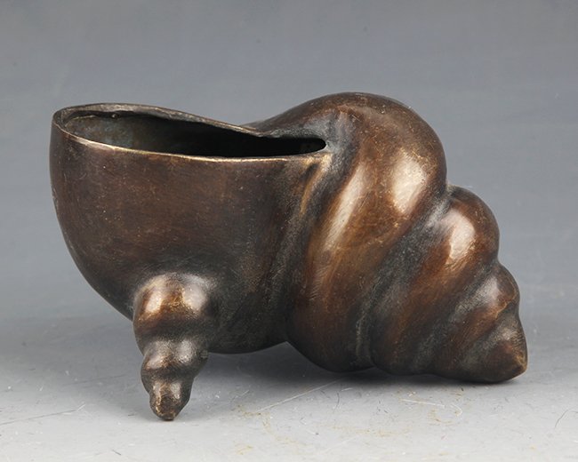 A CONCH SHAPED BRONZE CENSER: Ming Dynasty Xuan De Period, H:2.75 in × W:2.5 in