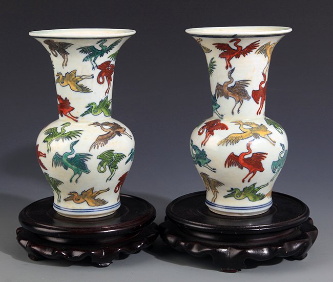 A PAIR OF COLORFUL DOUCAI PORCELAIN JAR: Ming Dynasty, H:6.25in × D:3.5in