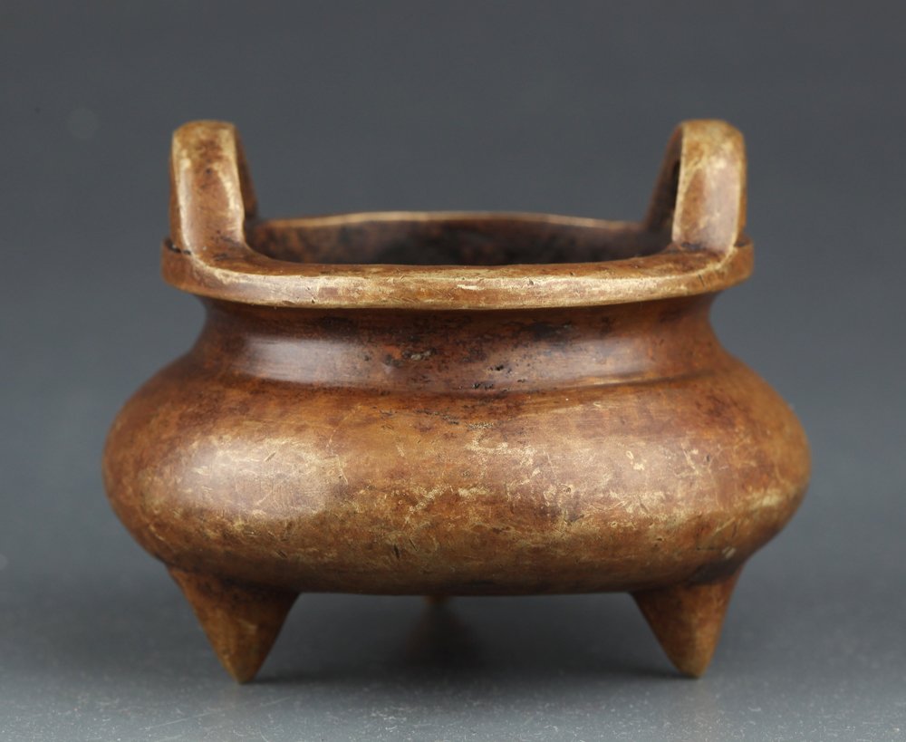 A ROUND TRIPOD BRONZE CENSER: A ROUND TRIPOD BRONZE CENSER. Qing Dynasty, Copy of Ming Style, High: 1.8 inch x Diameter: 2.2 inch