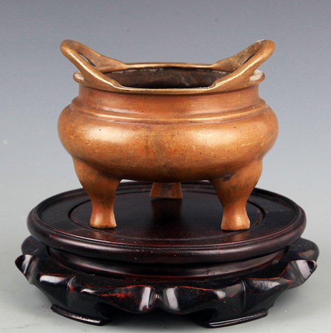 A DOUBLE EAR BRONZE CENSER: Ming Dynasty, Xuande Period, H:4.0in×D:4.5in