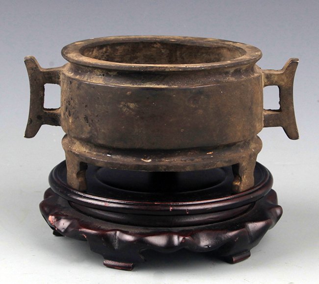 A FINE "FISH" EAR TRIPOD BRONZE CENSER: Ming Dynasty, H:2.76in×L:6.0in×D:4.5in