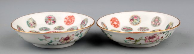 A PAIR OF COLORED PAINTED PORCELAIN PLATE (1 of 6)