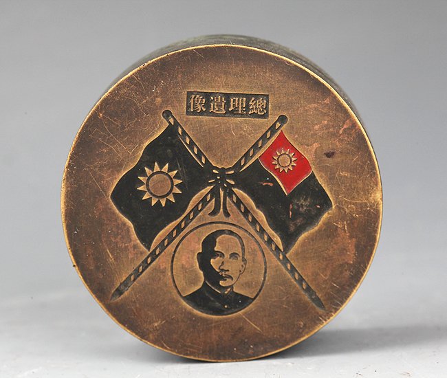 A FINE ROUND BRONZE INK BOX (1 of 4)