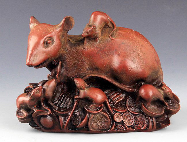 A FINE WEALTH MOUSE CARVING WOODEN DECORATION (1 of 8)