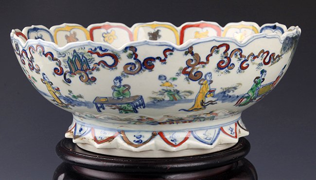 A STORY PAINTED FAMILLE-ROSE LOTUS PORCELAIN BOWL: A STORY PAINTED FAMILLE-ROSE LOTUS PORCELAIN BOWL, Probably Ming Dynasty, H:4.25 inch X D:11.00 inch