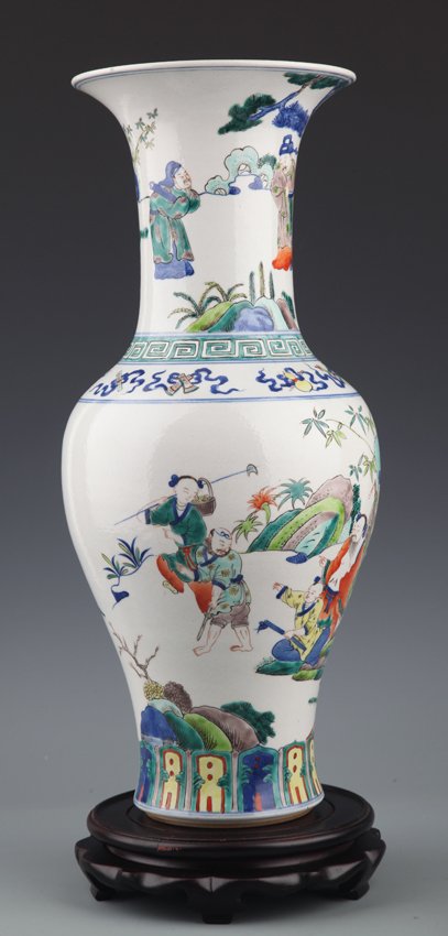 A RARE AND LARGE COLORFUL PAINTED PORCELAIN BOTTLE (1 of 9)