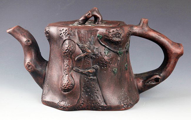 A FINE PLUM TREE STUMP LIKE ZISHA TEAPOT (1 of 7)