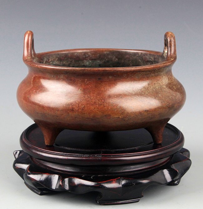 A ROUND TRIPOD FOOT CENSER: Possibly Ming Dynasty, H:4.25 inÃ—W:5.5 in