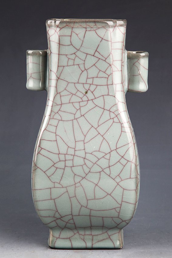 A GE-TYPE GLAZED PORCELAIN JAR (1 of 5)