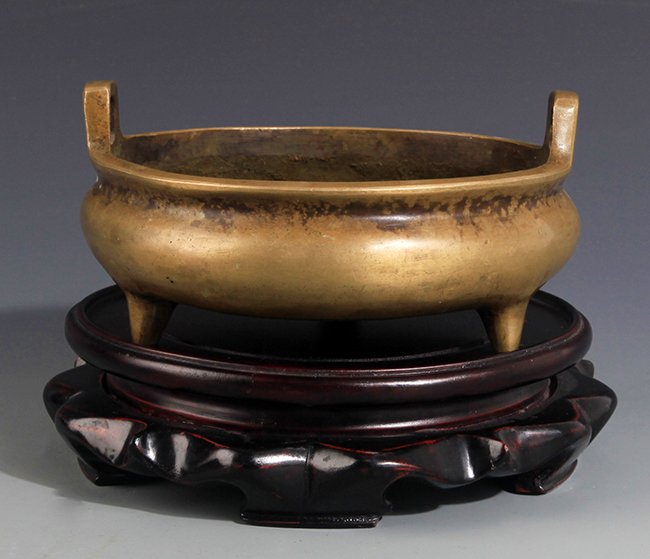 A ROUND DOUBLE EAR BRONZE CENSER (1 of 4)
