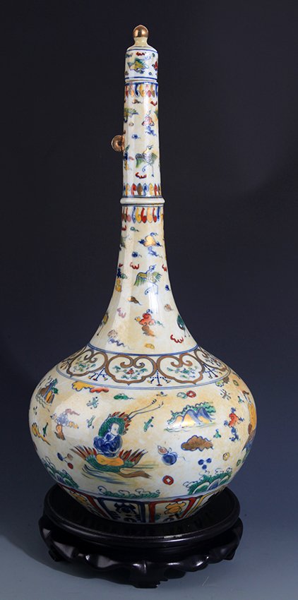 A FINE DOUCAI LONG NECK PORCELAIN BOTTLE (1 of 10)