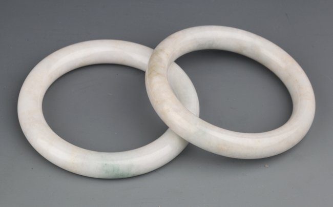A PAIR OF JADEITE BANGLES (1 of 2)