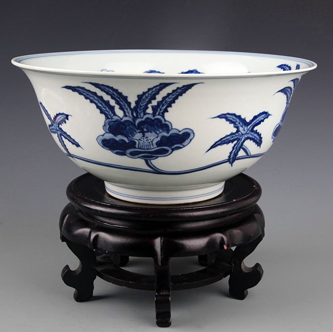 A LARGE FINELY PAINTED BLUE AND WHITE BOWL: Possibly Ming Dynasty, H:5.0 in×D:11.25 in