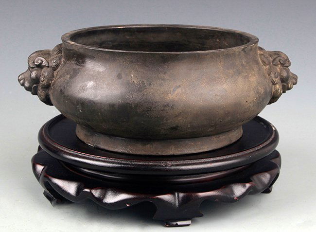 A LION EAR ROUND BRONZE CENSER (1 of 4)
