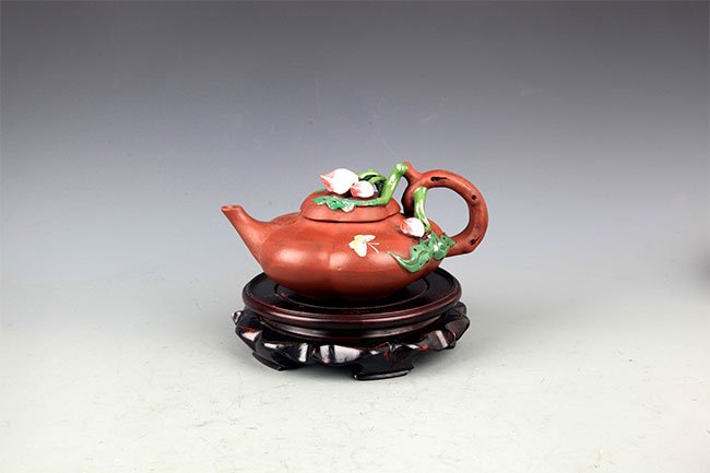 A FU RONG MARK PECH ZI SHA TEAPOT: Modern, High:3.5in x L:7.5in