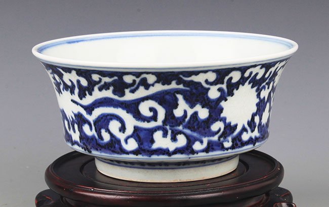 A FINE BLUE AND WHITE PORCELAIN BOWL: Probably Ming Dynasty, H:3.0 in×D:7.0 in