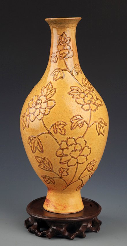A YELLOW COLOR GLAZED FLOWER PORCELAIN BOTTLE (1 of 7)