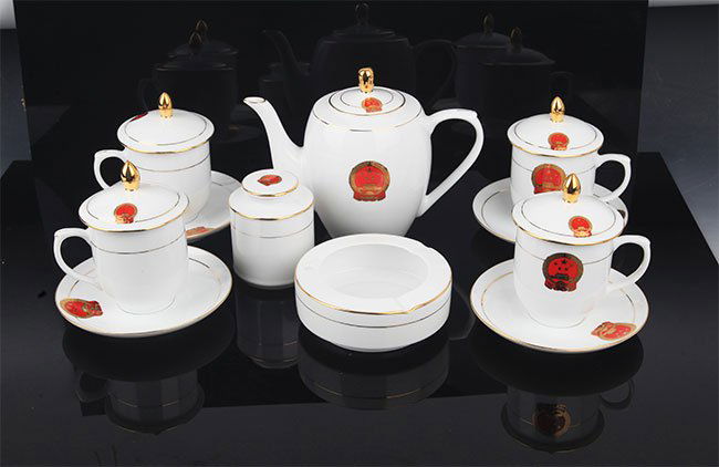 A FINE Cultural Revolution Period PORCELAIN TEA SET (1 of 9)