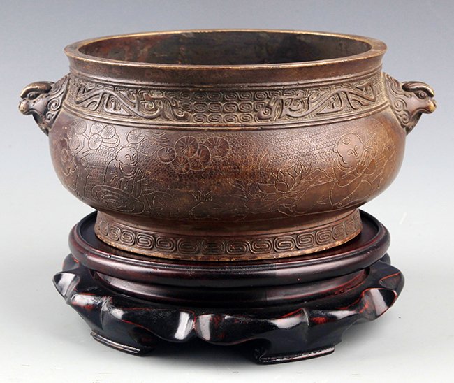 A LOTUS CARVING ROUND BRONZE CENSER: Probably Ming Dynasty, Xuan De Period, H:3.5in X D:6.25in