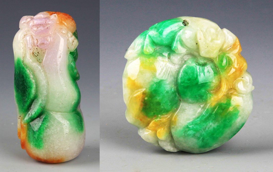 A GROUP OF TWO FINE JADEITE PENDANT (1 of 6)