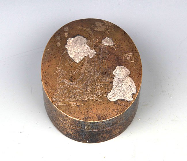 A LARGE AND FINELY CARVED BRONZE INK BOX: Probably Republic Period, H:1.25 in×W:5.75 in×L:4.25 in