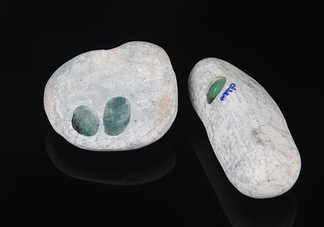 GROUP OF TWO RAW JADEITE STONE (1 of 3)