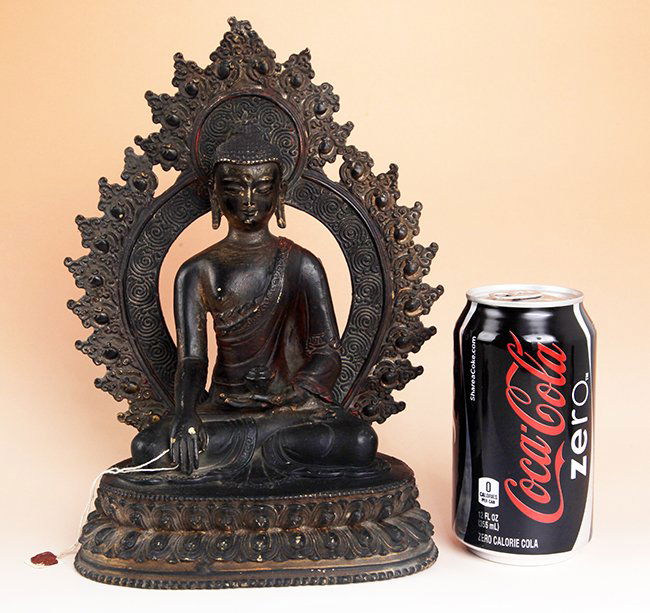 FINE BRONZE BUDDHA FIGURE WITH HALO (1 of 9)