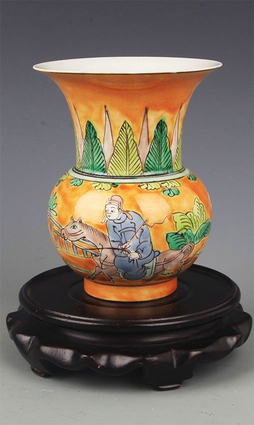 A YELLOW GLAZED FAMILLE-VERTE PORCELAIN JAR (1 of 6)