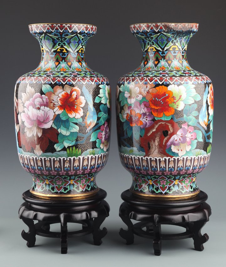 A PAIR OF BRONZE CLOISONNÉ ENAMEL JAR (1 of 8)