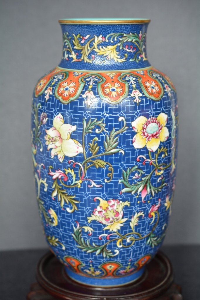 A SUPERB FAMILLE -ROSE LANTERN-SHAPED VASE (1 of 7)