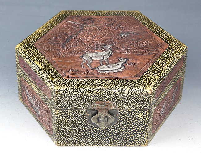 A FINE WOOD AND BRONZE FINELY CARVED JEWELRY BOX: A FINE WOOD AND BRONZE FINELY CARVED JEWELRY BOX; 20th Century, High:3.5 inch x Width: 9.0 inch