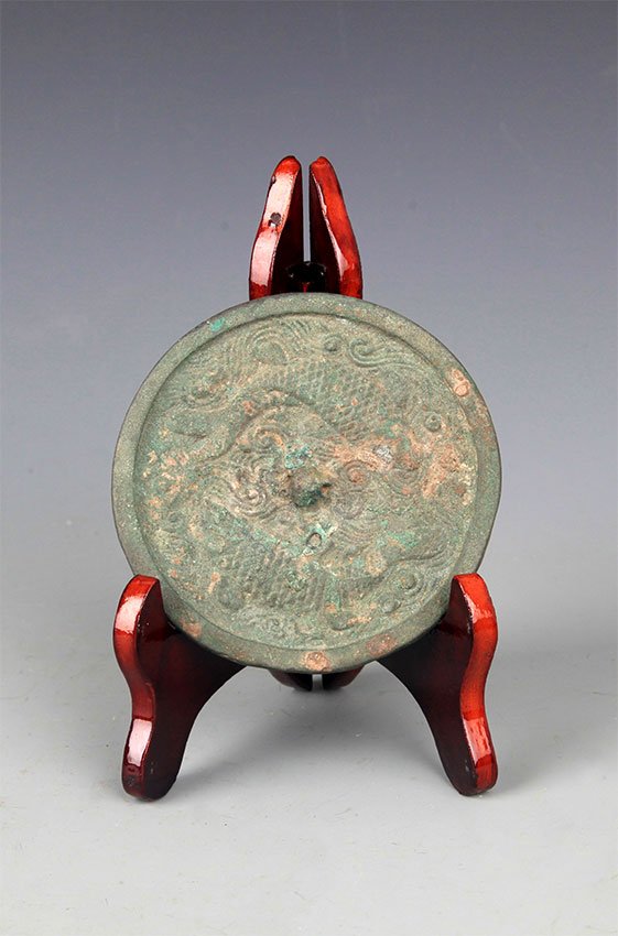 A FINE DOUBLE FISH CARVING BRONZE MIRROR (1 of 4)