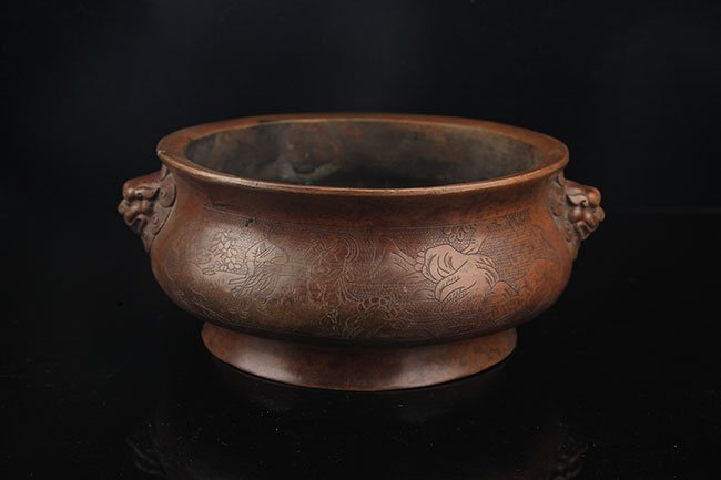 A FINELY CARVED LION EAR ROUND BRONZE CENSER (1 of 5)