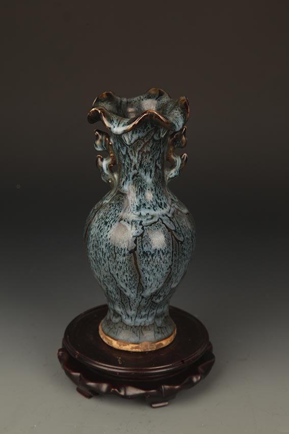 A DARK BLUE FISH CARVING PORCELAIN JAR (1 of 6)