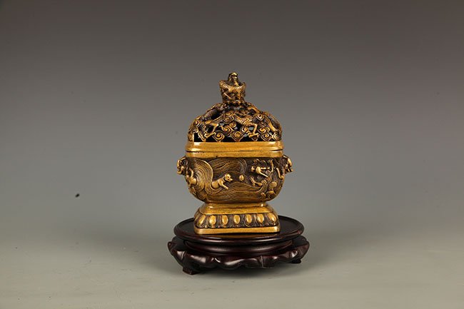 A DETAILED DRAGON CARVING BRONZE AROMATHERAPY (1 of 6)