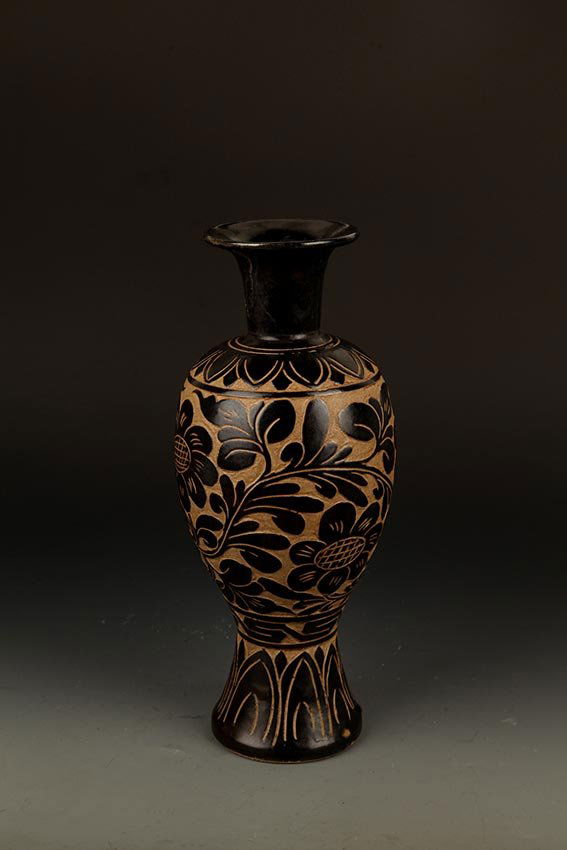 A "CI ZHOU YAO" BLACK COLOR "GUAN YIN" BOTTLE (1 of 7)