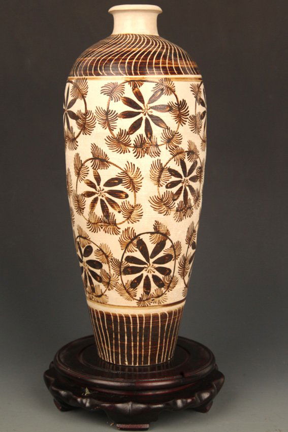 A FINE FLOWER CARVING "JI ZHOU YAO " MEI BOTTLE: Possibly Republic Period, High: 11.25 inch