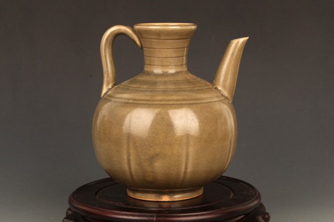 AN OLD "YUE " YAO BLUE GLAZED PORCELAIN WATER POT (1 of 7)