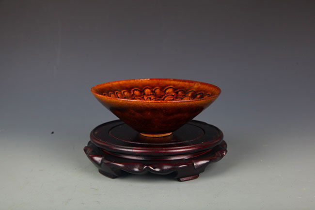 A "JI ZHOU YAO" FLOWER CARVING PORCELAIN BOWL: Possibly Song Dynasty, High: 2.0 inch Diameter:6.25 inch