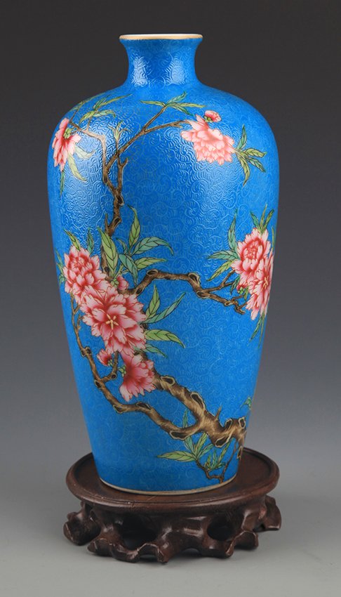 A BLUE GLAZED FAMILLE-ROSE PLUM BOTTLE (1 of 8)
