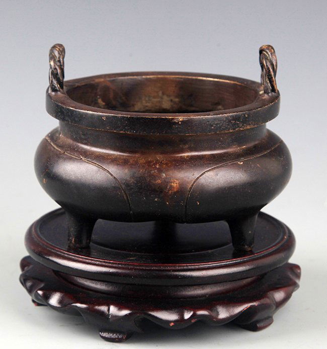 A ROPE EAR STYLE GE TYPE CENSER (1 of 4)